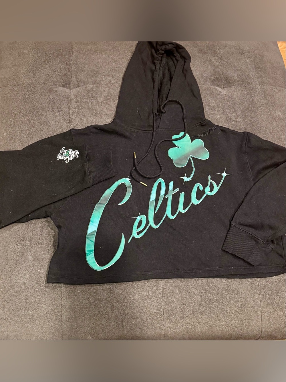 Mitchell & Ness Hardwood Classics Cropped Black Celtics Hoodie